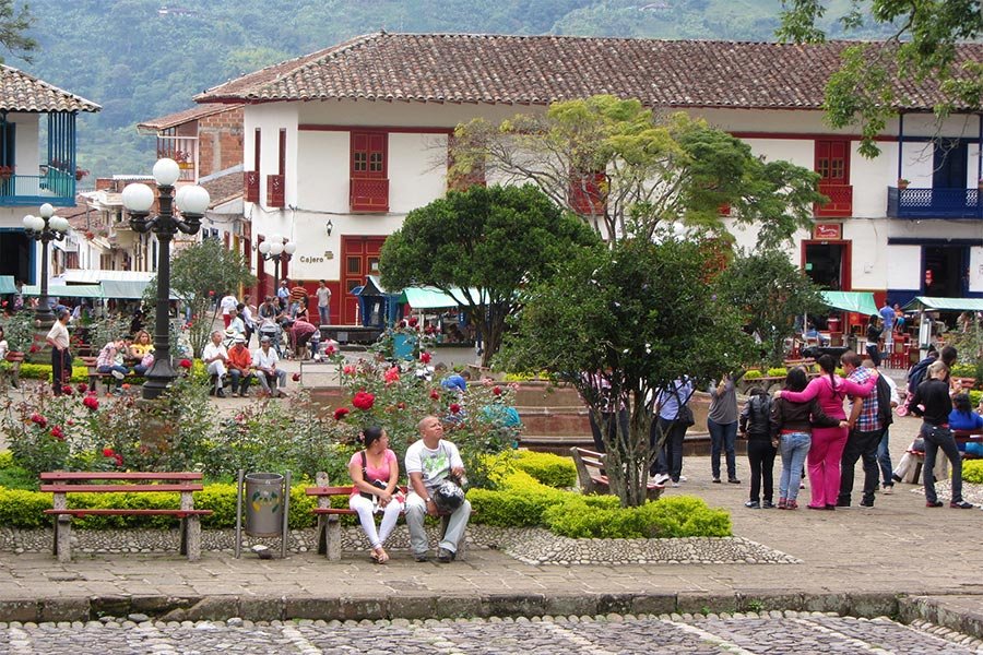 Jardín Antioquia Colombia - parque principal y Basílica